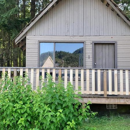 Sicamous Rv & Cabin Resort Malakwa エクステリア 写真