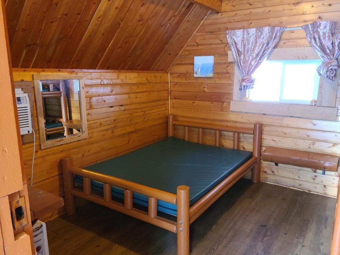 Sicamous Rv & Cabin Resort Malakwa エクステリア 写真