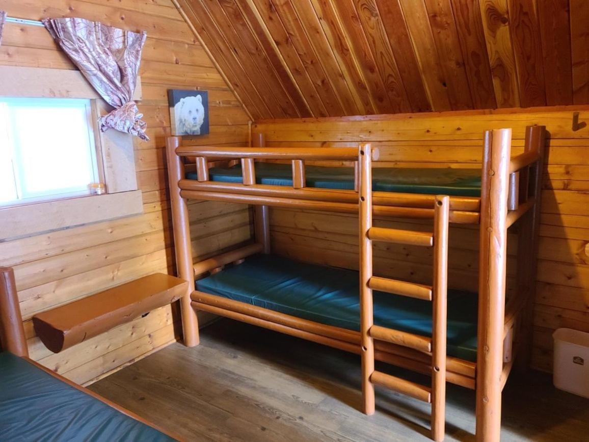 Sicamous Rv & Cabin Resort Malakwa エクステリア 写真