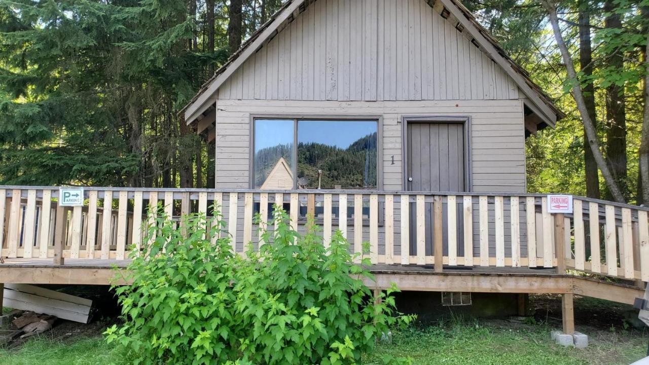 Sicamous Rv & Cabin Resort Malakwa エクステリア 写真